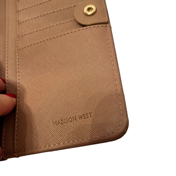 Madison West Tan Crossbody Wallet Bag NWOT - Picture 3 of 6